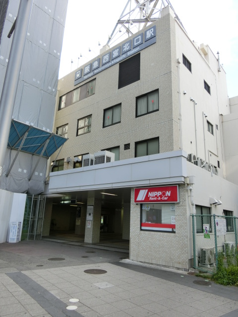 駅舎 (東口)
