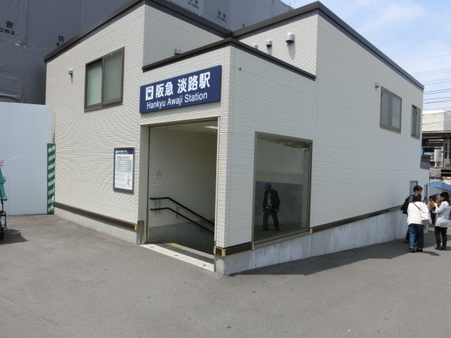 駅舎 (東口)