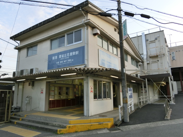 駅舎 (東口)
