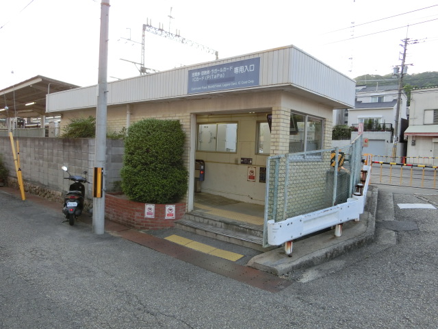 駅舎 (南口)