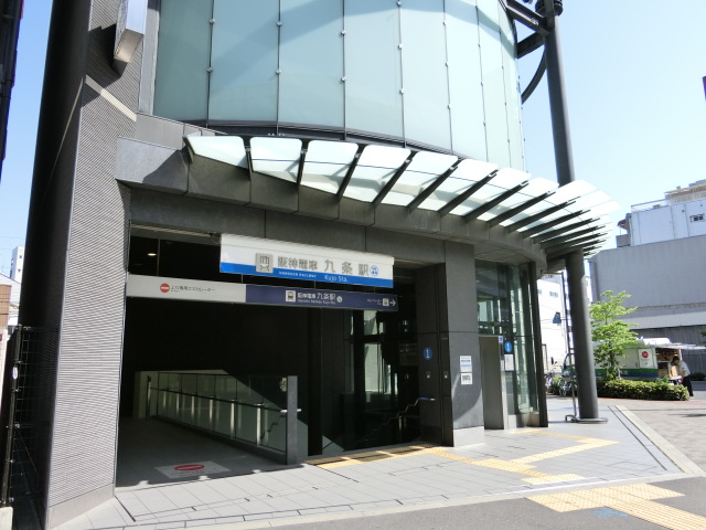 駅出入口1