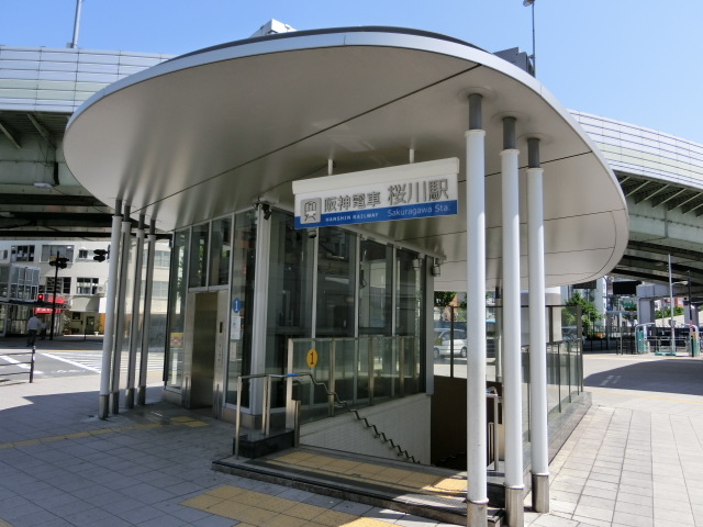 駅出入口1