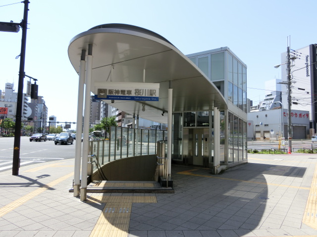 駅出入口3