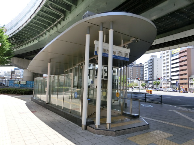 駅出入口4