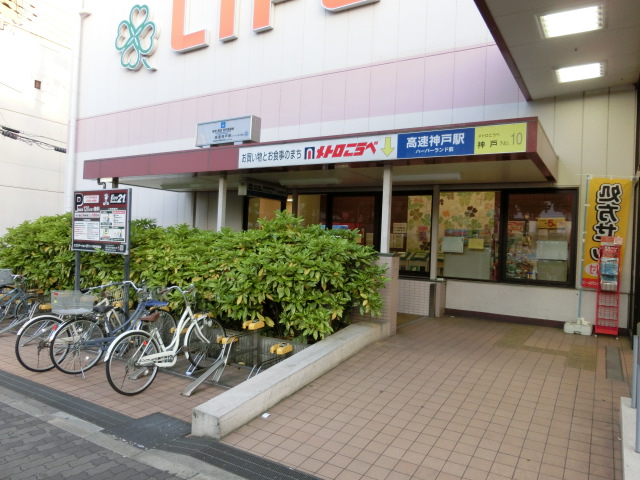駅出入口10