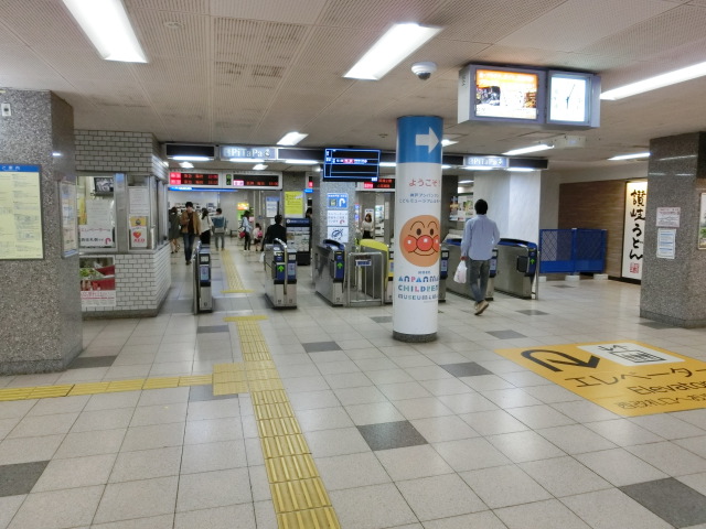 東改札口