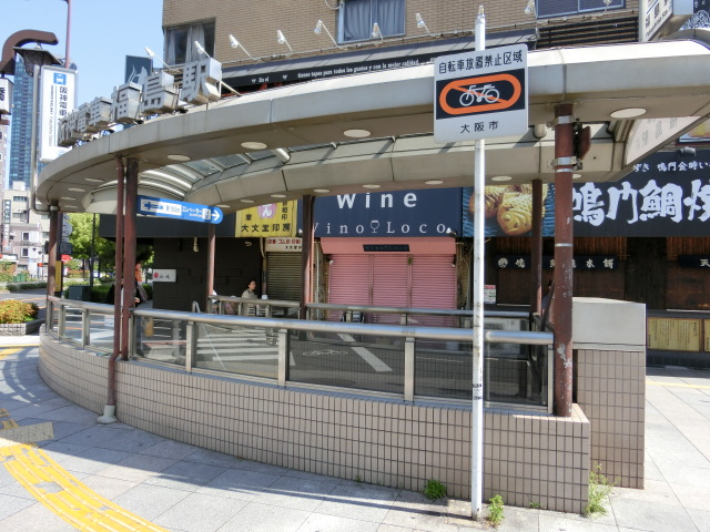 駅出入口2