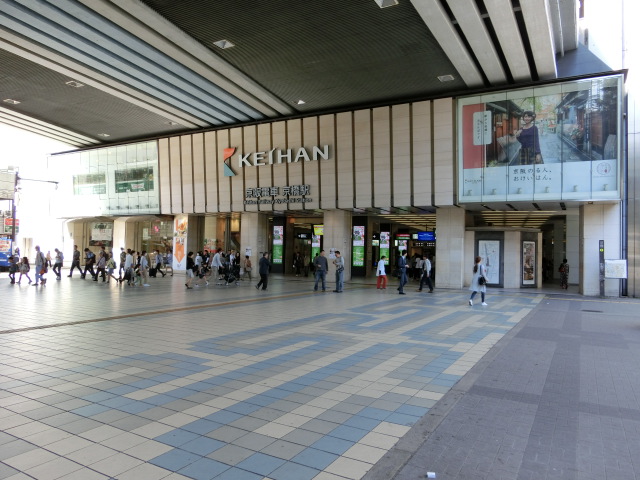駅舎 (中央改札口)