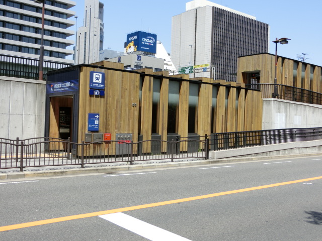 駅出入口1