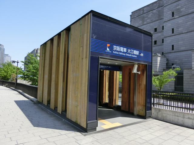 駅出入口3