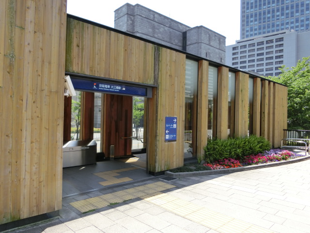 駅出入口4