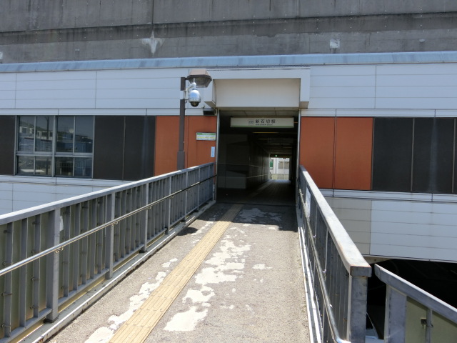 駅出入口 (出口1)