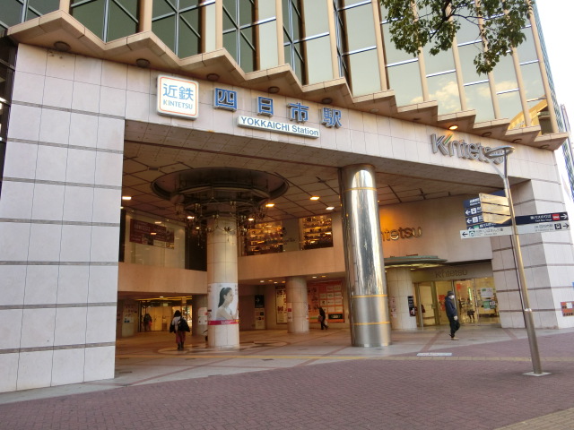 駅舎 (東口)