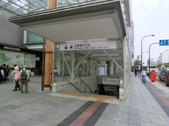 駅出入口2