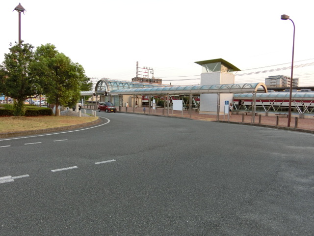 駅舎 (東口)