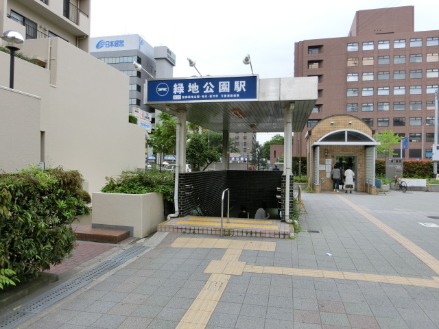 駅舎 (東口)