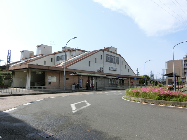 駅舎 (東口)