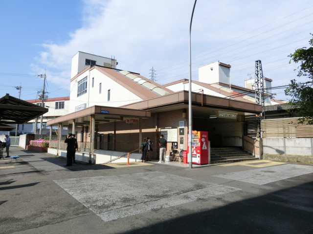 駅舎 (出口4)