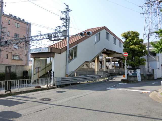 駅舎 (出口5)