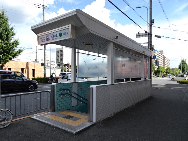 駅出入口2