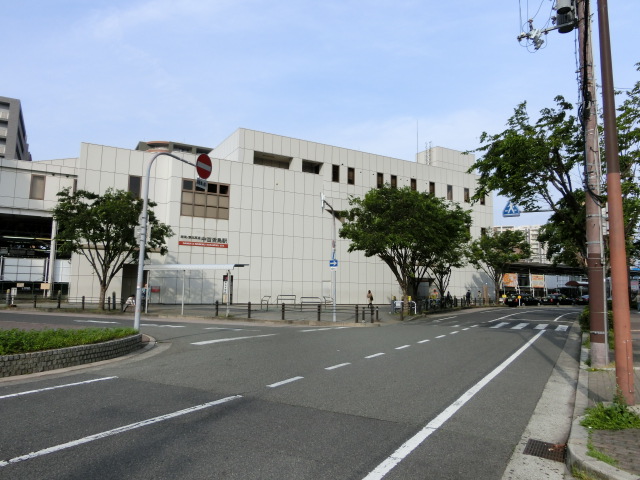 駅舎 (南口)