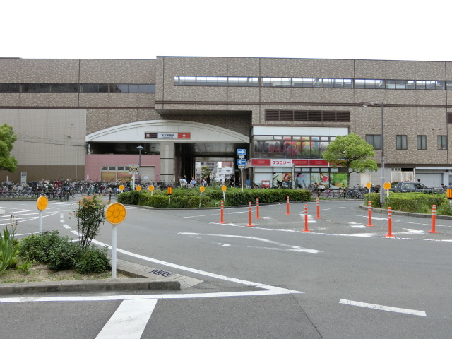 駅舎 (東口)
