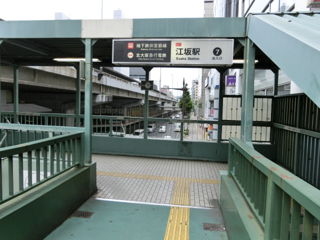 駅出入口7