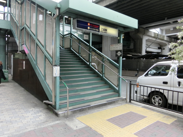 駅出入口8