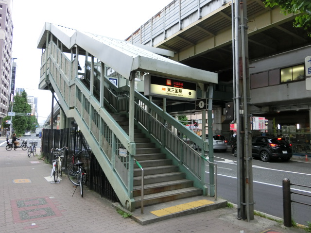 駅出入口1