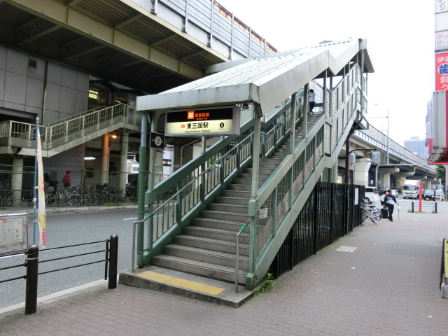駅出入口2