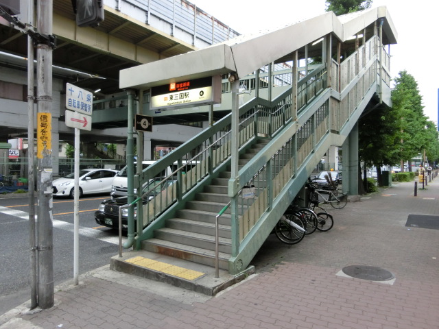 駅出入口4