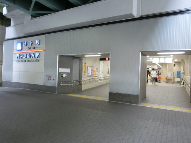 駅出入口1