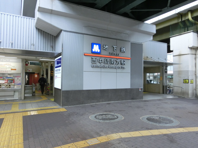 駅出入口2