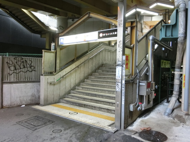駅出入口2