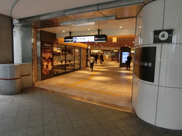 駅出入口4